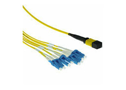 ACT 1 meter Singlemode 9/125 OS2 fanout patchkabel 1 X MTP female - 4 X LC duplex 8 vezels